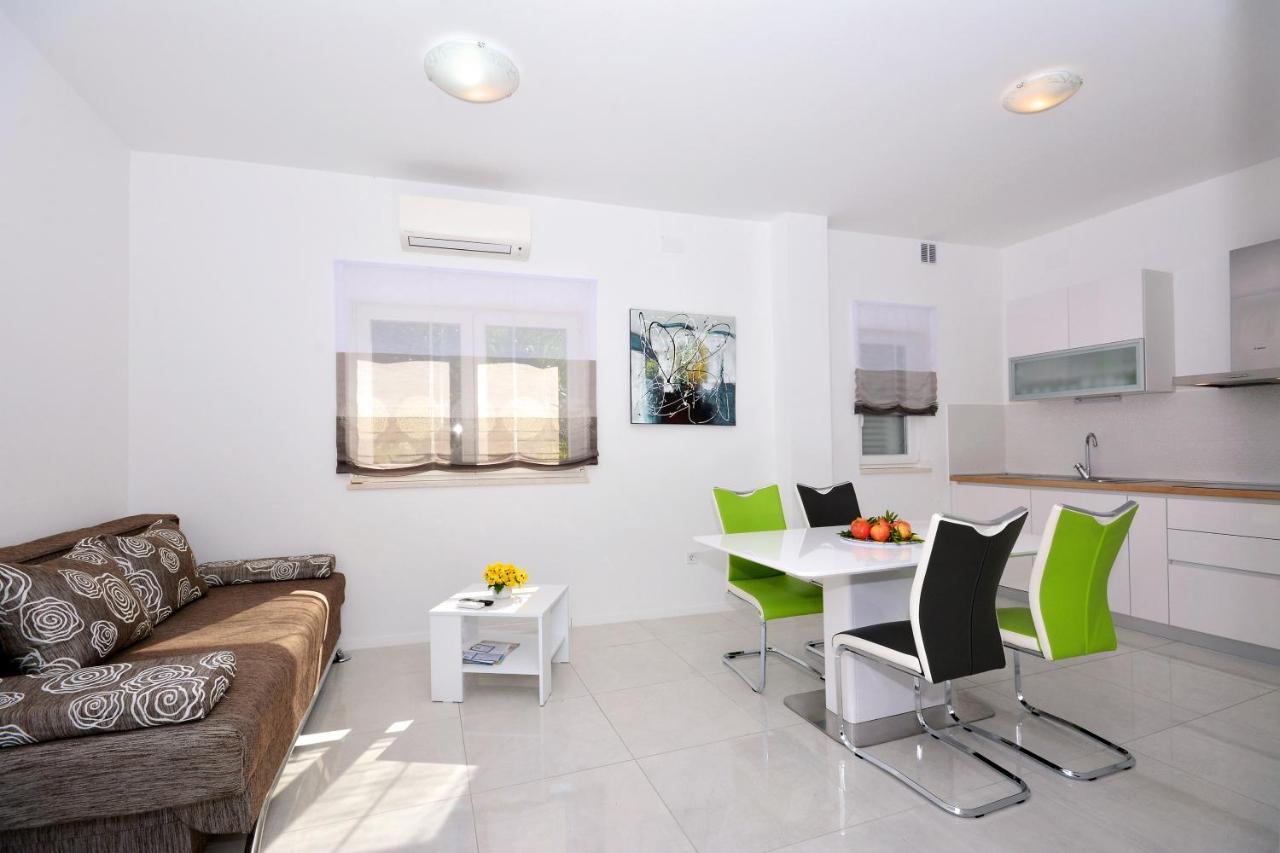 Seas The Day Apartments Podstrana Exterior photo