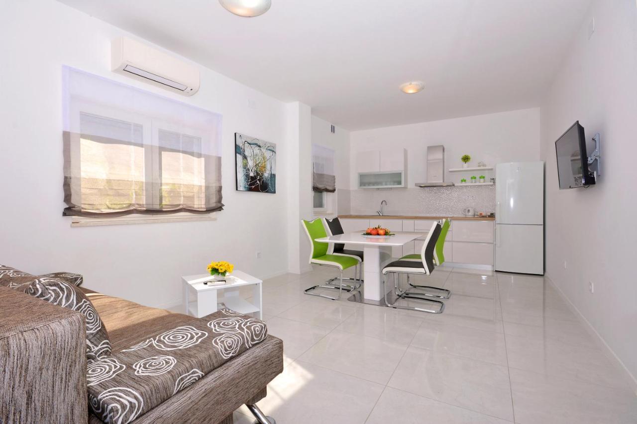 Seas The Day Apartments Podstrana Exterior photo