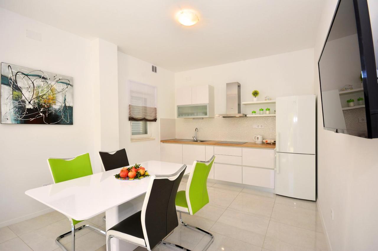 Seas The Day Apartments Podstrana Exterior photo
