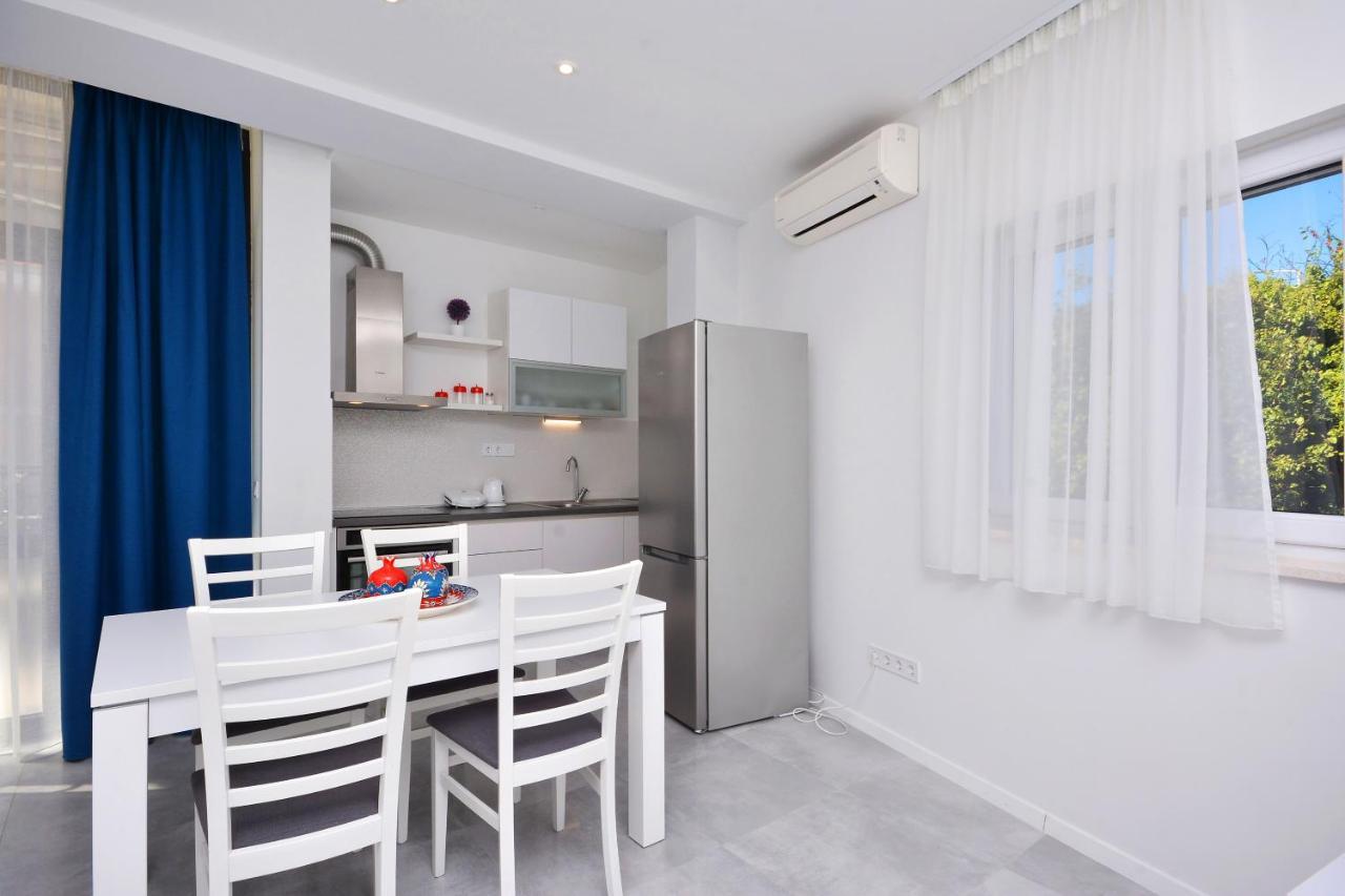 Seas The Day Apartments Podstrana Exterior photo