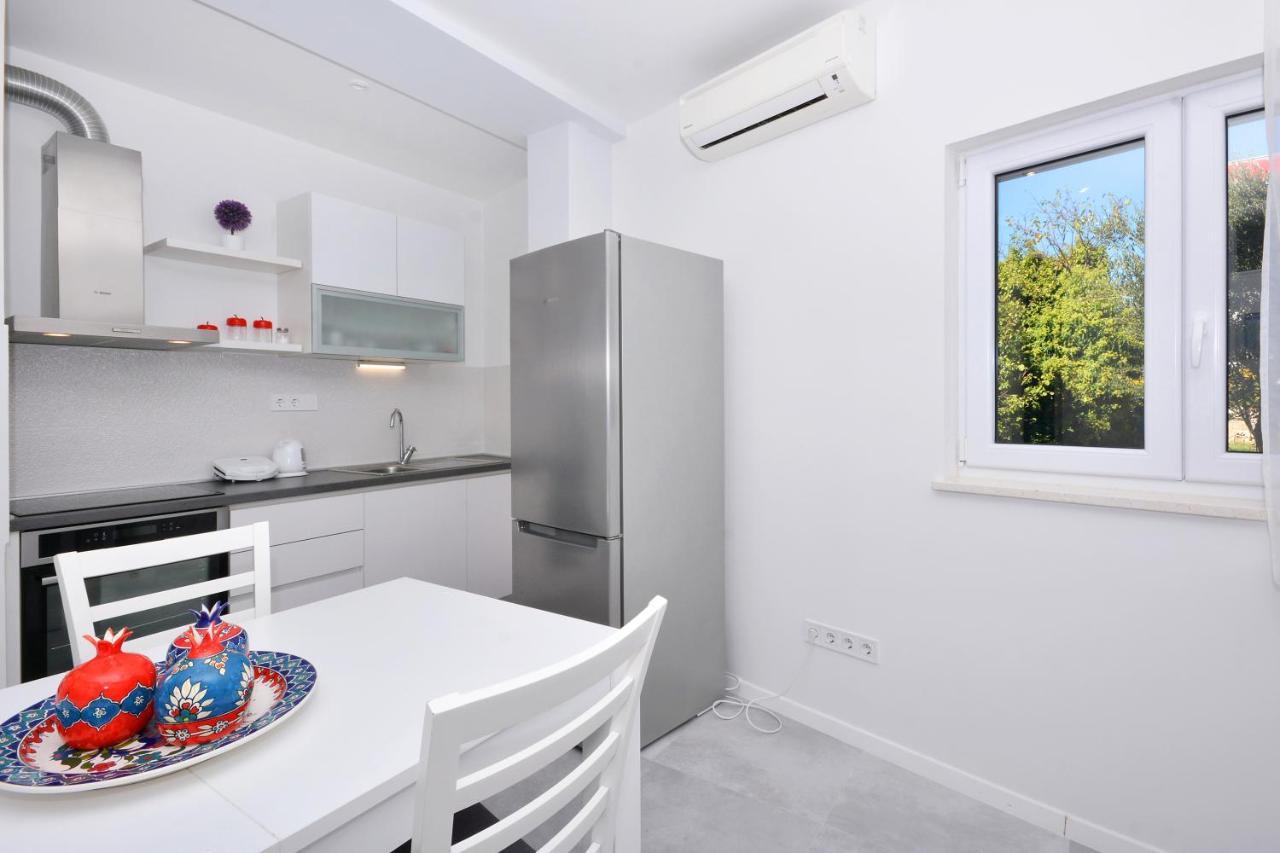 Seas The Day Apartments Podstrana Exterior photo